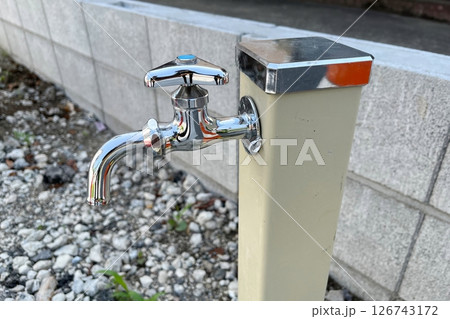 横から見た水道 横から見た水道 126743172