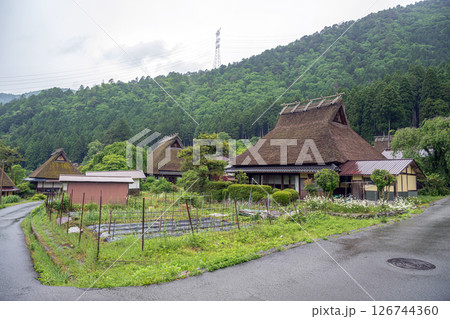京都 美山かやぶきの里の風景 京都 美山かやぶきの里の風景 126744360