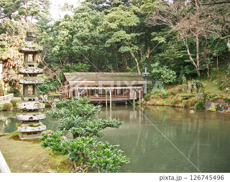 石川県金沢市の兼六園の瓢池 石川県金沢市の兼六園の瓢池 126745496