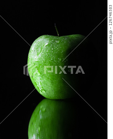 Wet droplets on green granny smith apple with black background 126746383