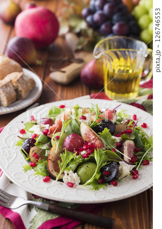 無花果と葡萄のサラダ 126746553