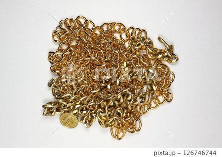 金メッキが剥がれたチェーンのアクセサリー 126746744
