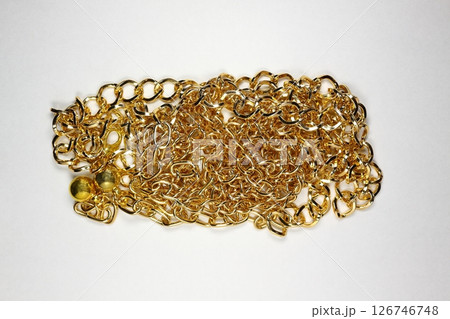 金メッキが剥がれたチェーンのアクセサリー 126746748