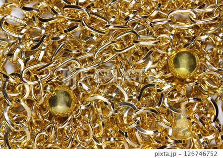 金メッキが剥がれたチェーンのアクセサリー 126746752