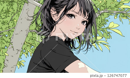 木陰で涼んでいる若い女性