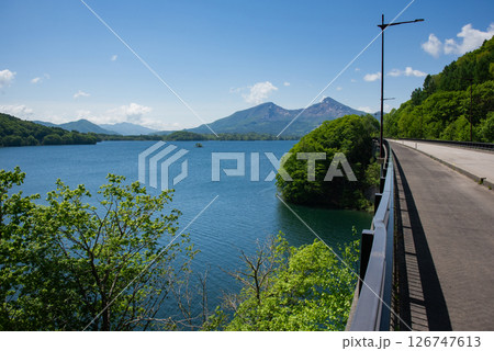 初夏の桧原湖風景 初夏の桧原湖風景 126747613