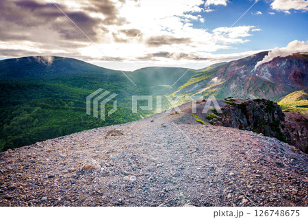 荒涼とした山 126748675