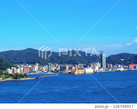 山口県下関市より望む福岡県北九州市 山口県下関市より望む福岡県北九州市 126748917