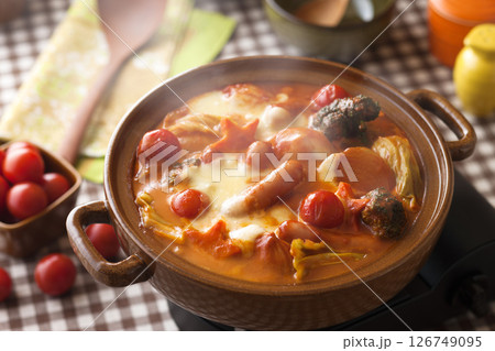 洋風トマトチーズ鍋 126749095