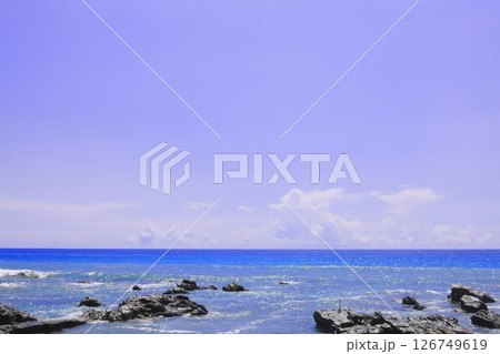 千葉県南房総市の和田浦海水浴場の青い海と青い空 千葉県南房総市の和田浦海水浴場の青い海と青い空 126749619