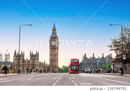 ロンドン 夕暮れのウェストミンスター宮殿 ※一部ソフトフォーカス ロンドン 夕暮れのウェストミンスター宮殿 ※一部ソフトフォーカス 126749781