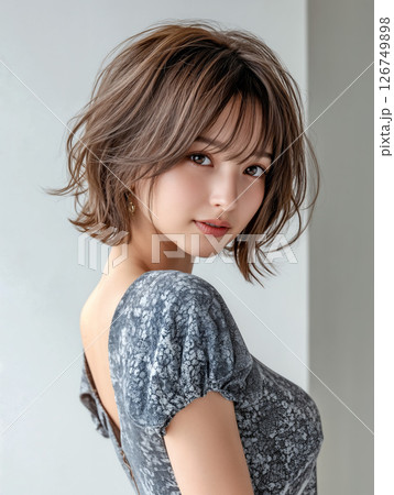【 ヘアスタイル 見本 】 女性 カットモデル ヘアカタログ ショートヘア ビューティーイメージ 126749898