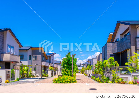 電柱のない閑静な住宅街 126750310