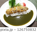 ワンディッシュディナー ほうれん草のカレーライスにアジフライをトッピング カブのサラダを添えて 126750832