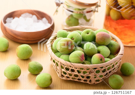 青梅 ( 紀州南高梅 ) 青梅 ( 紀州南高梅 ) 126751167