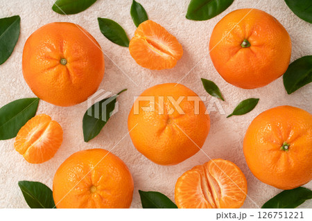 オレンジ色 オレンジ 橙 126751221