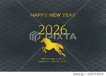 2026年午年の年賀状、金色の馬のシルエットと2026年の文字、青海波の和柄背景 126751610