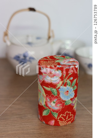 ちりめんを貼って作った茶筒 ちりめんを貼って作った茶筒 126753789