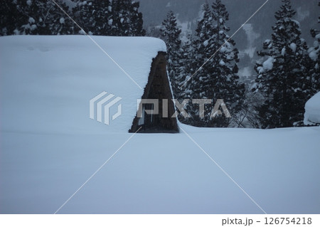 五箇山合掌造り 126754218