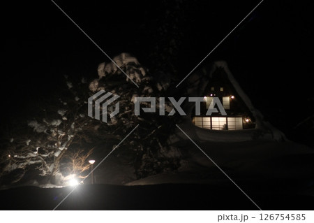 五箇山合掌造り 126754585