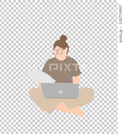 一名女性家庭工作者（棕色皮膚，戴眼鏡）一邊工作一邊檢查文件 126754907