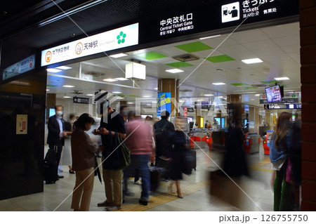 【福岡市】　福岡市地下鉄　天神駅　中央改札口 126755750