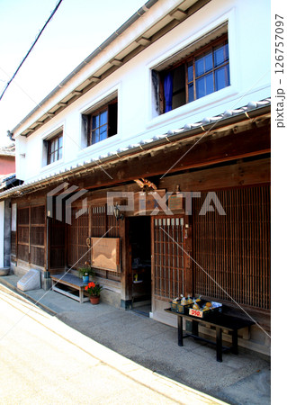 福岡県　津屋崎千軒の町並み　津屋崎千軒民俗館「藍の家」 126757097