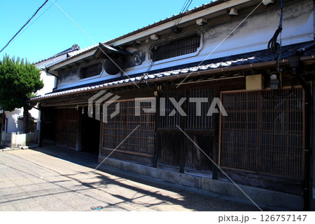 福岡県　津屋崎千軒の町並み　「豊村酒造旧醸造場施設」 126757147