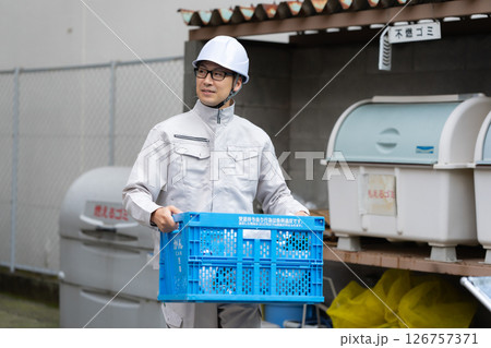 男性　清掃員 126757371