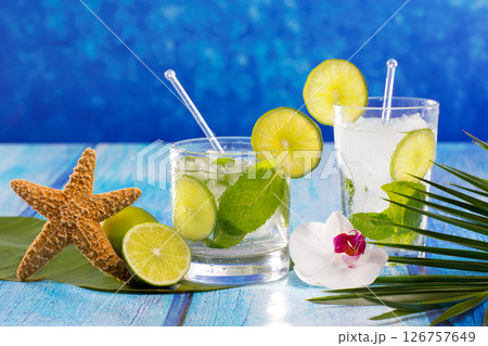 Cuban Mojito cocktail in tropical blue wood flowers and starfish 126757649