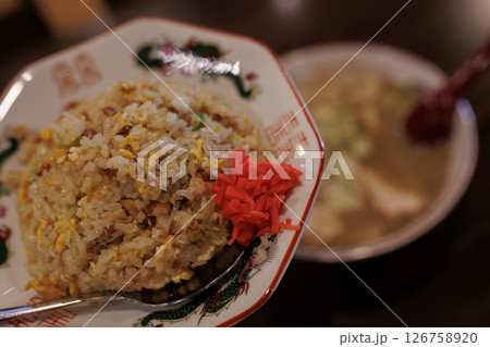 煮干ラーメンとチャーハンセット 126758920