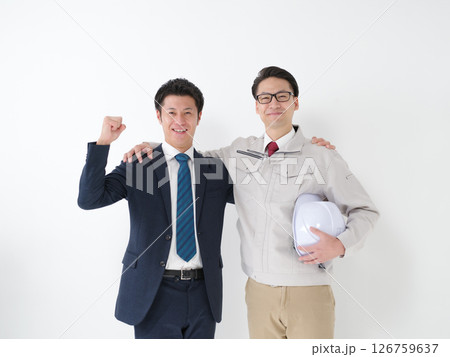 スーツ男性と作業着男性のポートレイト スーツ男性と作業着男性のポートレイト 126759637