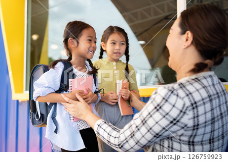 Back to School: Children Excitedly Meeting Their Teacher 126759923