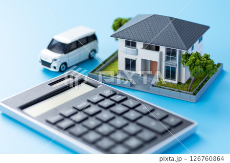 住宅と車と電卓 126760864