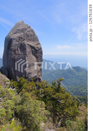 屋久島の太忠岳頂上にある天柱石 126761639