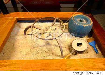 囲炉裏　金輪　火消し壺　火起こし器　民宿　志みづ　荻町合掌造り集落　世界文化遺産　白川郷　茅葺 126761896