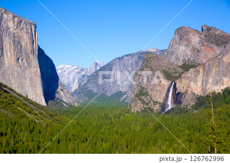 Yosemite el Capitan and Half Dome in California 126762996