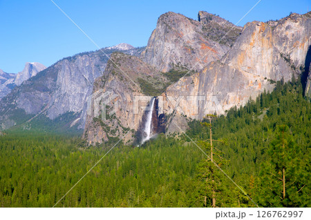 Yosemite el Capitan and Half Dome in California 126762997