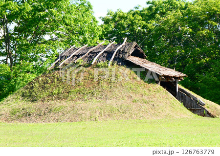 世界遺産御所野遺跡岩手県一戸町の縄文の村の竪穴式住居 126763779