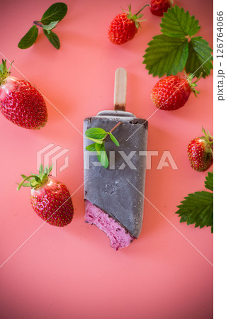 Strawberry ice cream with chocolate glaze and mint 126764066