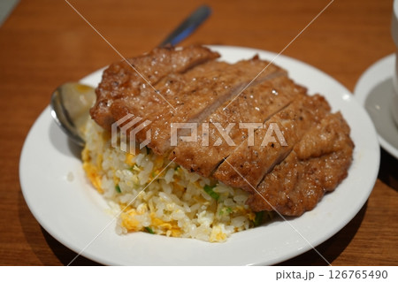 中華料理 排骨がのったチャーハン	 126765490