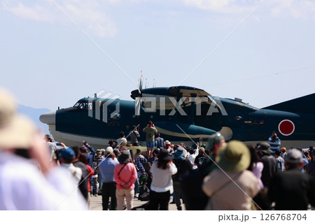 海上自衛隊　US-2　プロペラ機　航空祭 救難機 126768704