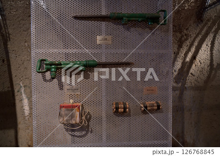 青函トンネル 坑道　体験坑道　掘削工具の展示 126768845