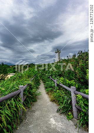 梅雨の石垣島で見つけた旅の情緒ある風景　琉球観音埼灯台 126771202