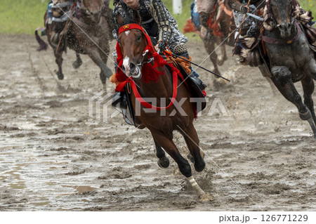 相馬野馬追　飾り付けられた馬　福島県南相馬市 126771229