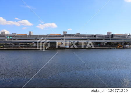 隅田川風景・首都高速環状線と都営白髭東アパート【東京都荒川区~墨田区】 隅田川風景・首都高速環状線と都営白髭東アパート【東京都荒川区~墨田区】 126771290