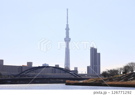 隅田川風景・龍神大橋と東京スカイツリー・汐入公園【東京都荒川区】 126771292