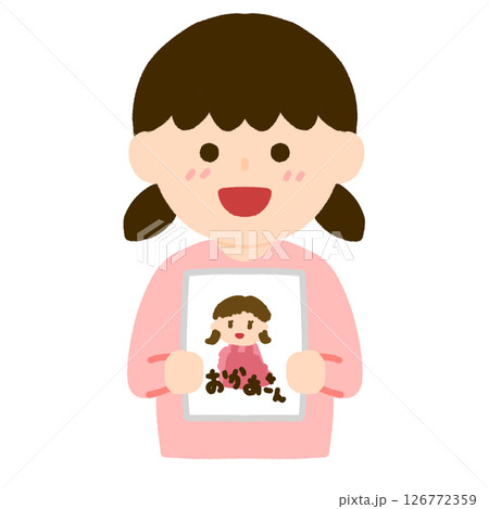 お母さんの似顔絵を描いた女の子 お母さんの似顔絵を描いた女の子 126772359