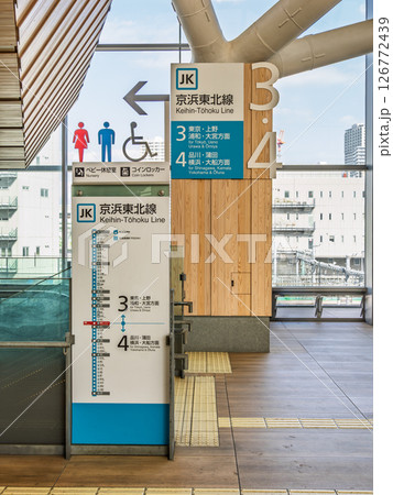 JR高輪ゲートウェイ駅 京浜東北線の案内板 JR高輪ゲートウェイ駅 京浜東北線の案内板 126772439