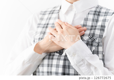 事務制服を着た若い女性　ビジネスイメージ 126772675